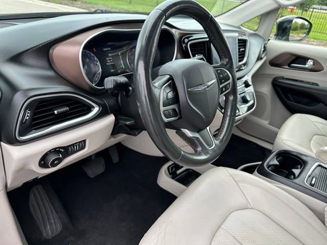 Used 2019 Chrysler Pacifica Touring-L Plus w/ Advanced Safetytec Group FWD image 23