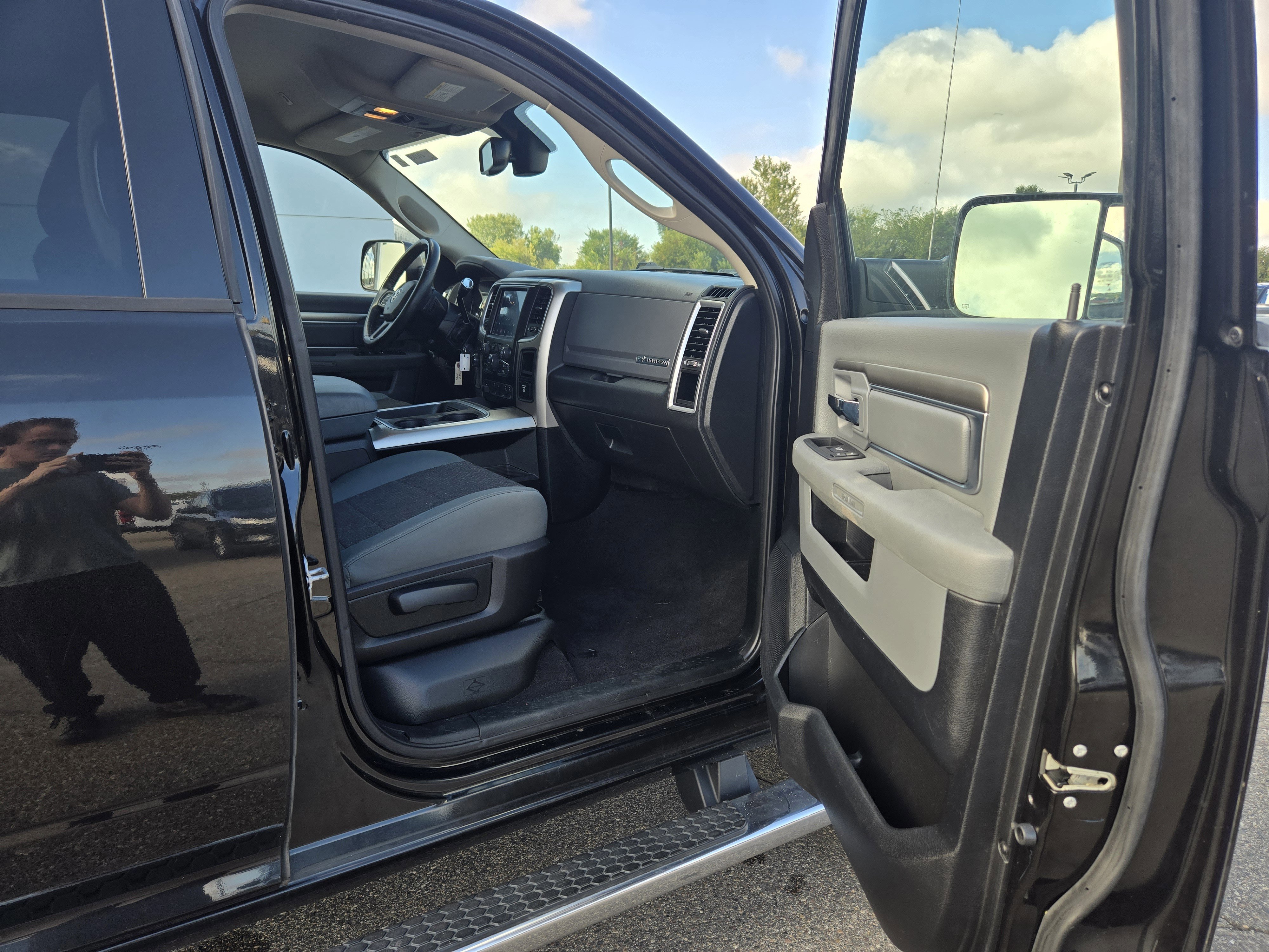 Used 2018 RAM 3500 Big Horn image 19