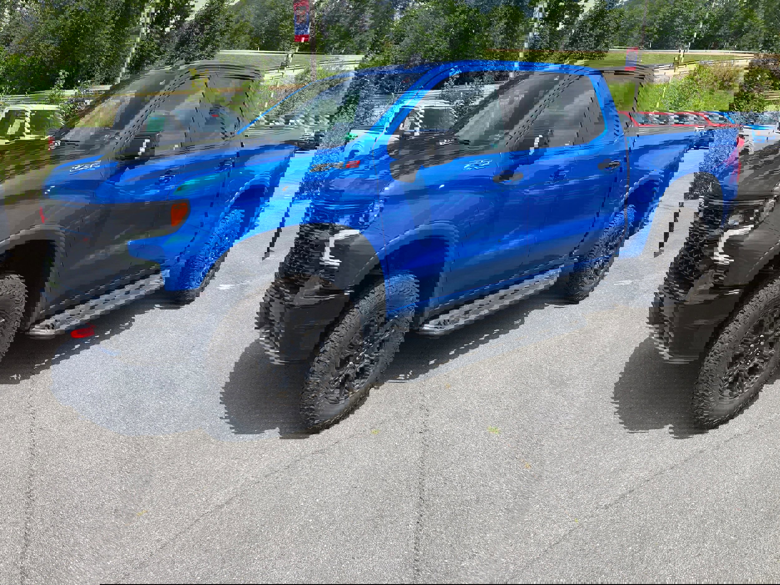 Used 2022 Chevrolet Silverado 1500 ZR2 w/ Technology Package image 2