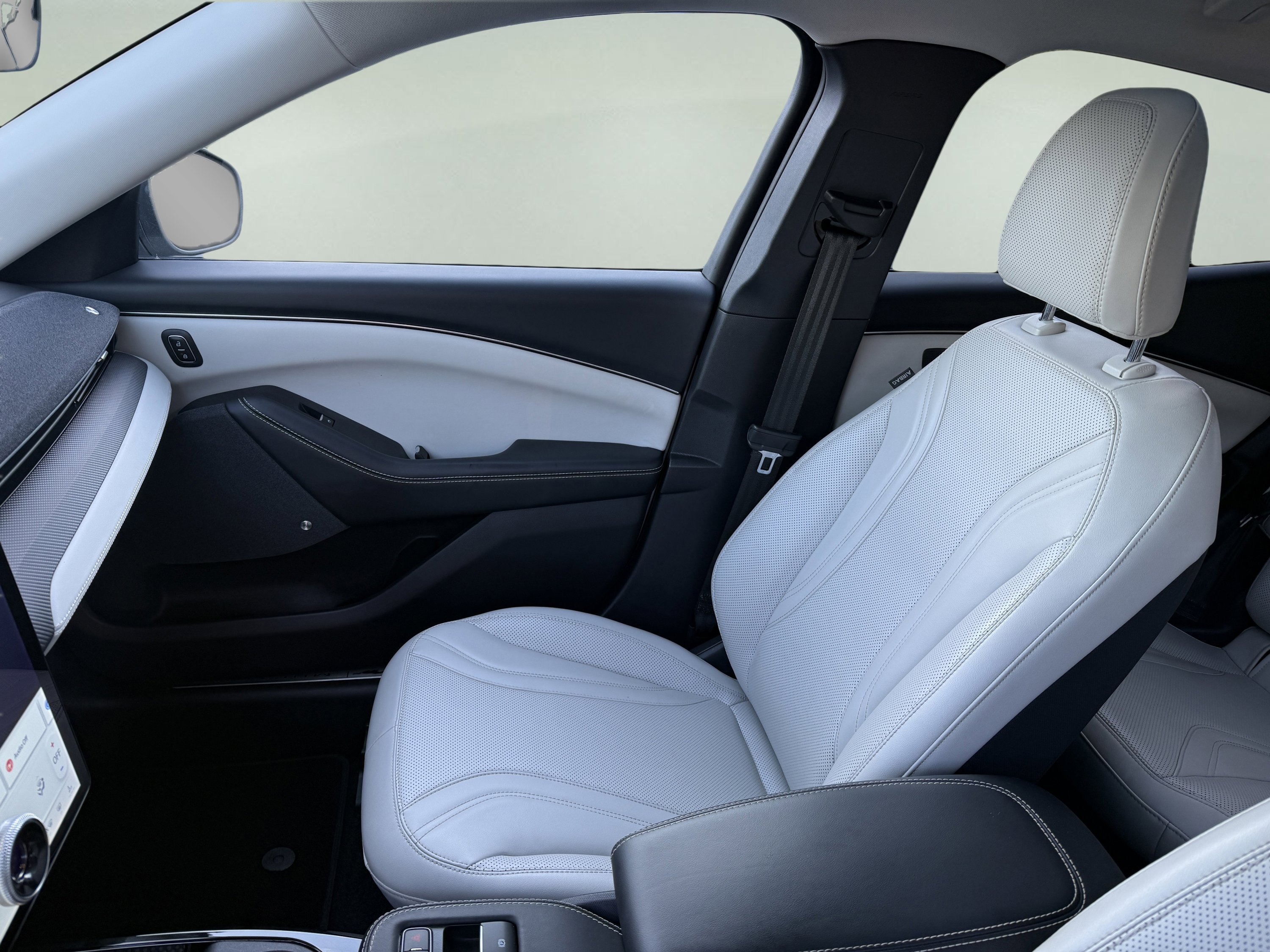 Certified 2021 Ford Mustang Mach-E Premium AWD/4WD image 17