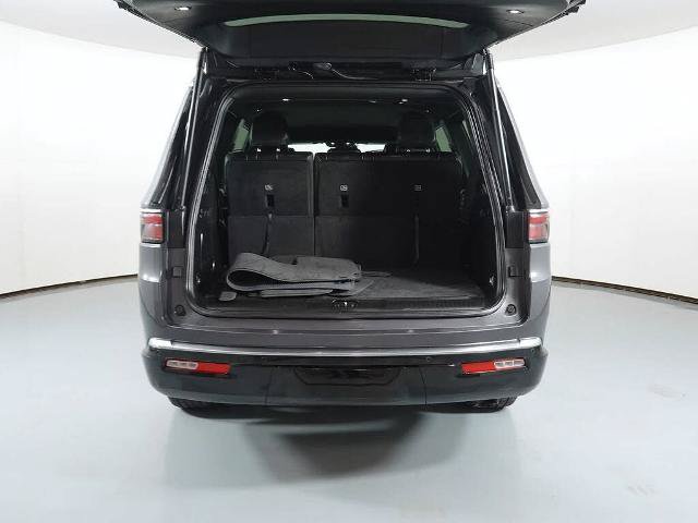 Used 2024 Jeep Wagoneer Series II w/ Flexible Seating Group AWD/4WD image 5
