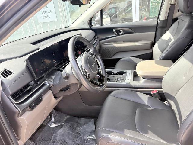 Used 2025 Kia Carnival FWD image 14
