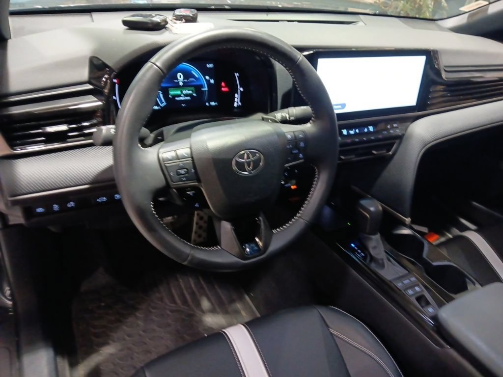 Used 2025 Toyota Camry SE w/ Multimedia Upgrade Package FWD image 5
