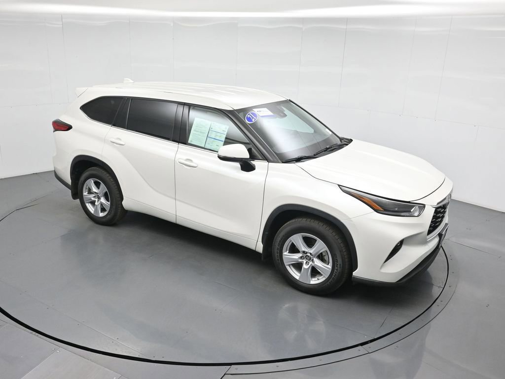 Used 2021 Toyota Highlander LE image 4