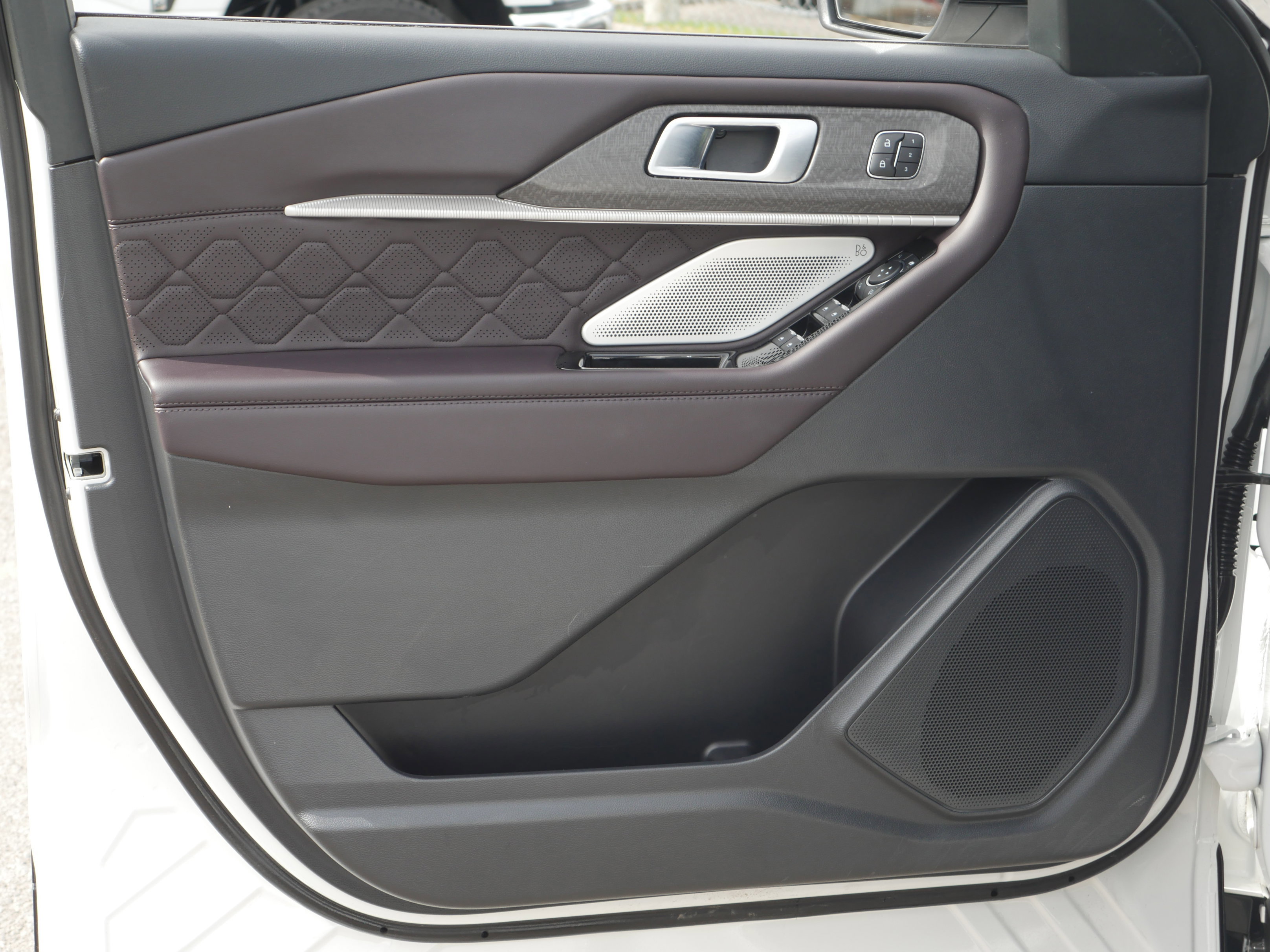 Certified 2025 Ford Explorer Platinum w/ Ultimate Package image 43