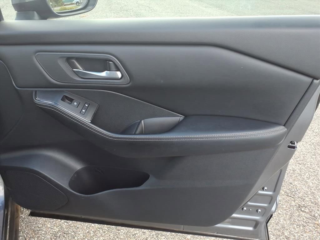 Used 2024 Nissan Rogue SV image 19