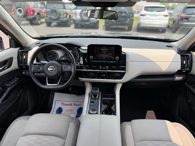 Used 2022 Nissan Pathfinder SV image 18