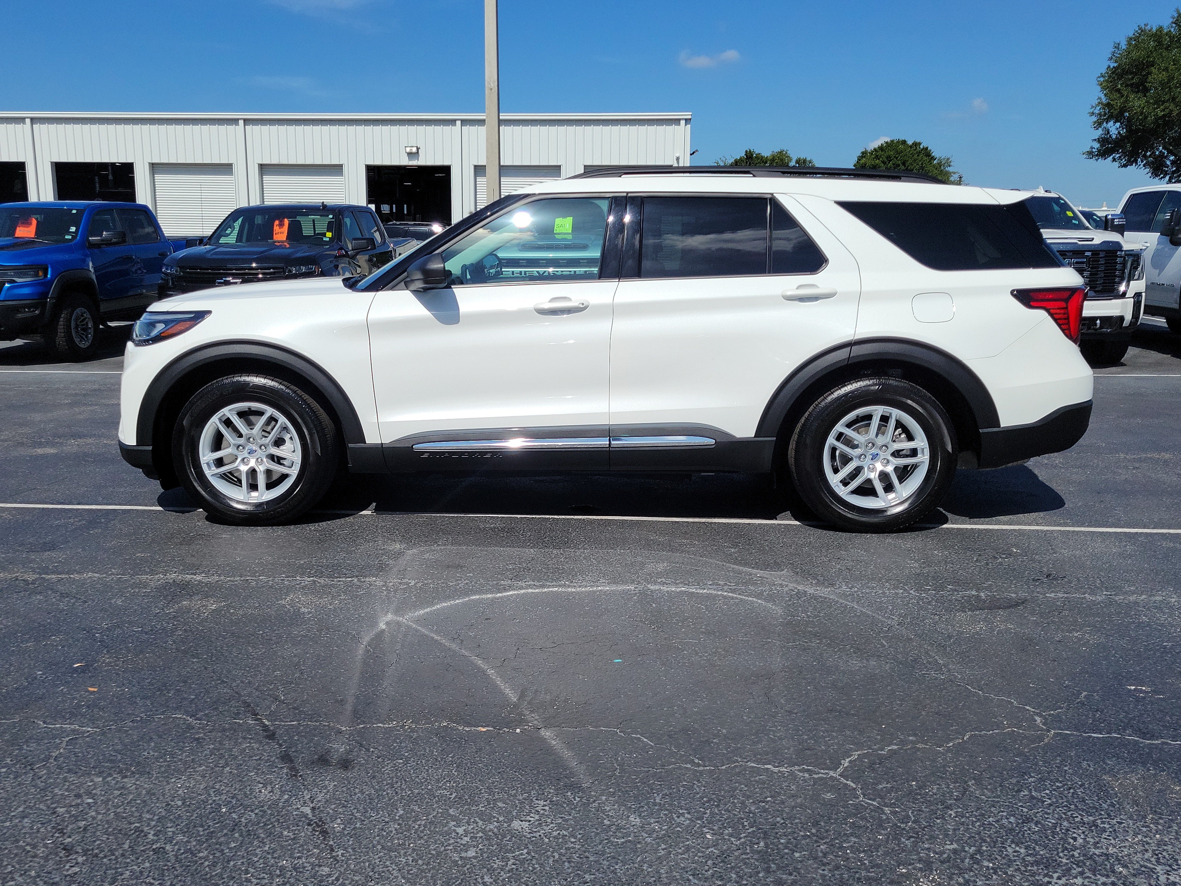 Certified 2025 Ford Explorer Active RWD image 6