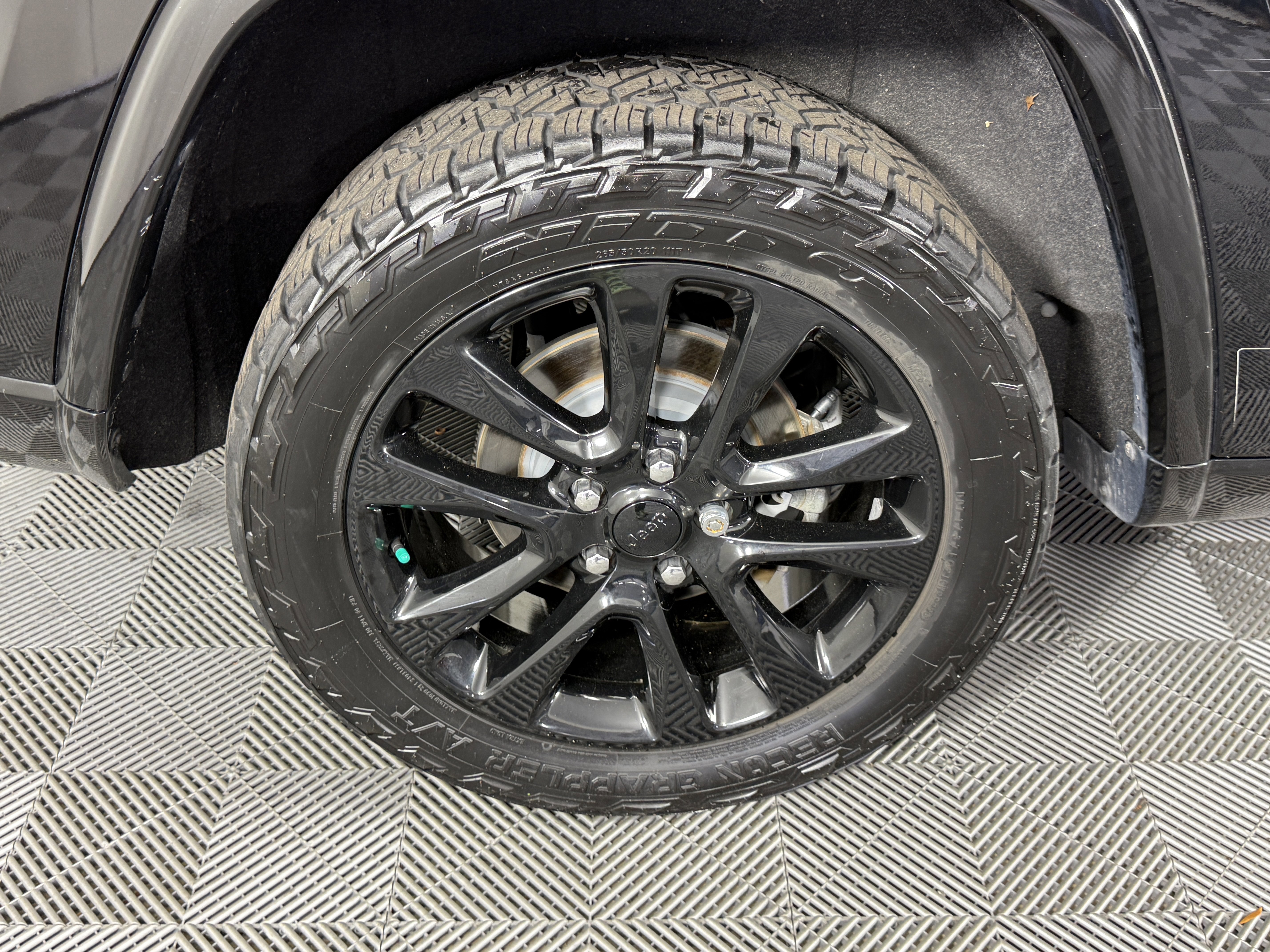 Used 2018 Jeep Grand Cherokee Altitude image 29