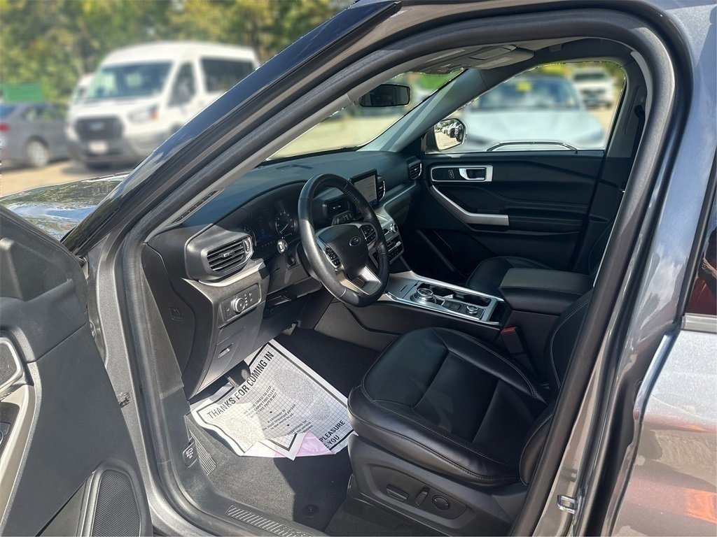 Certified 2022 Ford Explorer XLT w/ Equipment Group 202A image 9