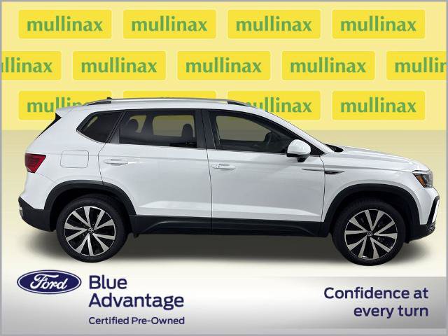 Used 2024 Volkswagen Taos SE FWD image 2