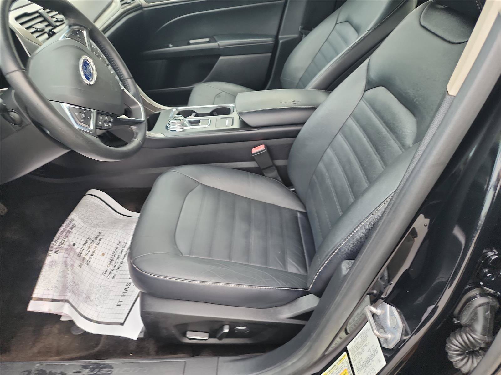 Certified 2018 Ford Fusion SE w/ Fusion SE Technology Package FWD image 9