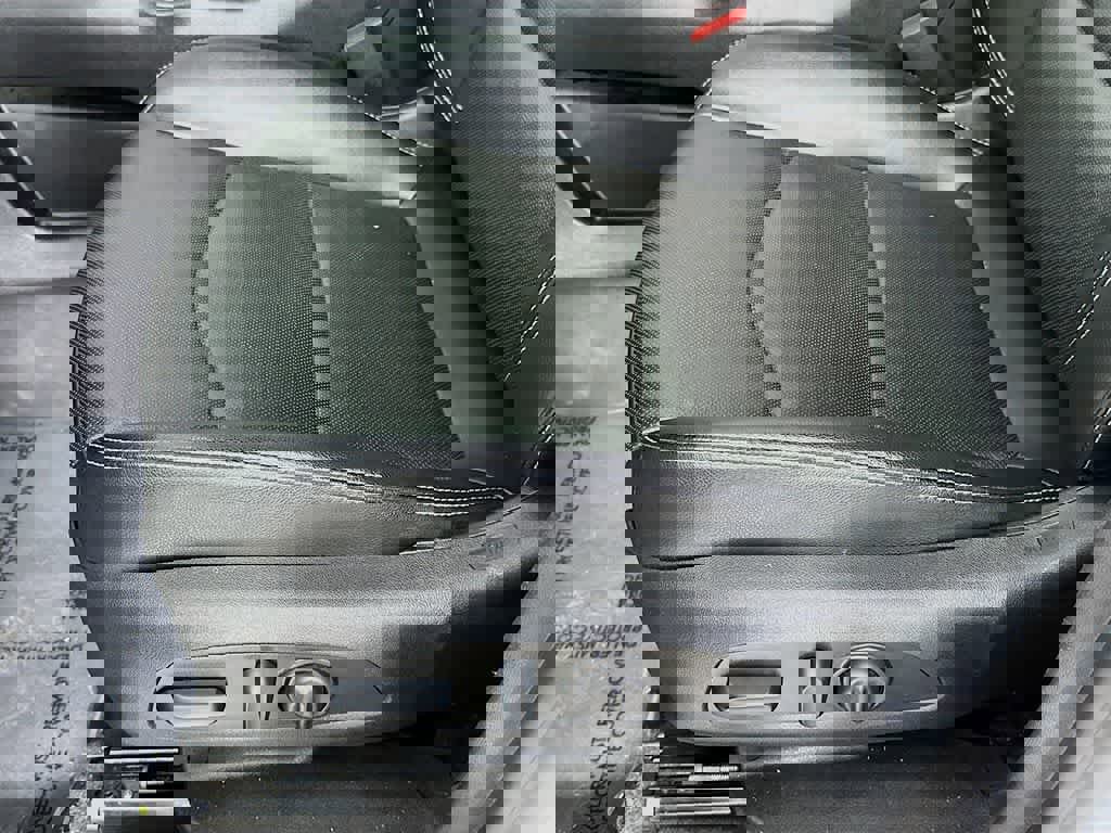 Used 2024 GMC Terrain SLT image 31