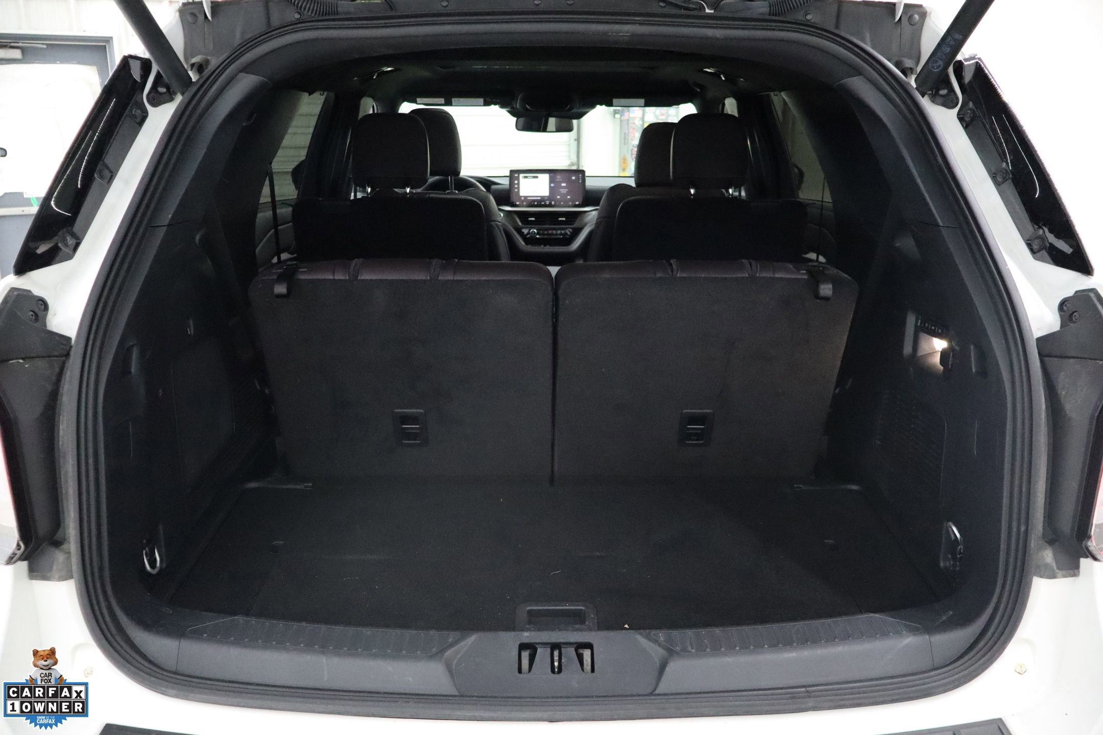 Certified 2025 Ford Explorer Platinum RWD image 33