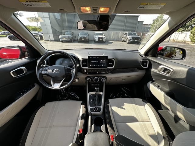 Used 2023 Hyundai Venue SEL FWD image 3