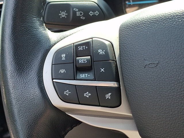 Certified 2022 Ford Explorer XLT w/ Equipment Group 202A AWD/4WD image 9