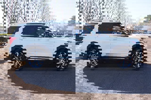 Certified 2025 Ford Explorer Platinum w/ Ultimate Package image 6