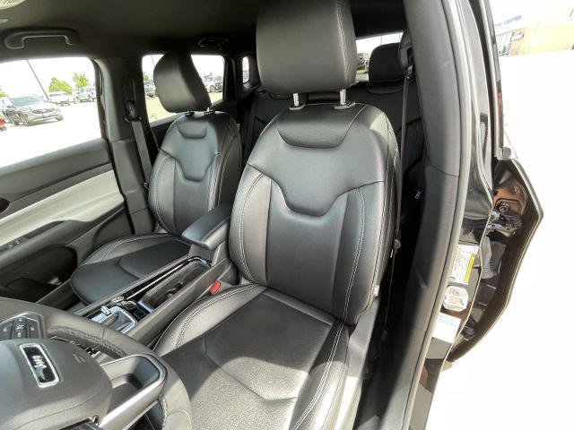 Used 2025 Jeep Compass Limited AWD/4WD image 18