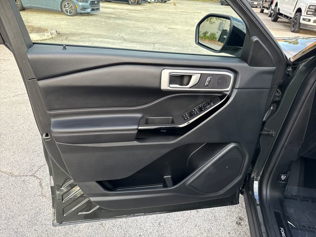 Certified 2022 Ford Explorer ST w/ ST Street Pack image 13