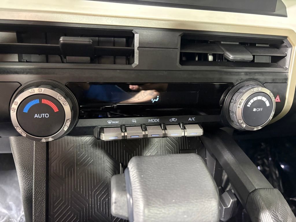 Used 2024 Toyota Tacoma TRD Sport AWD/4WD image 18