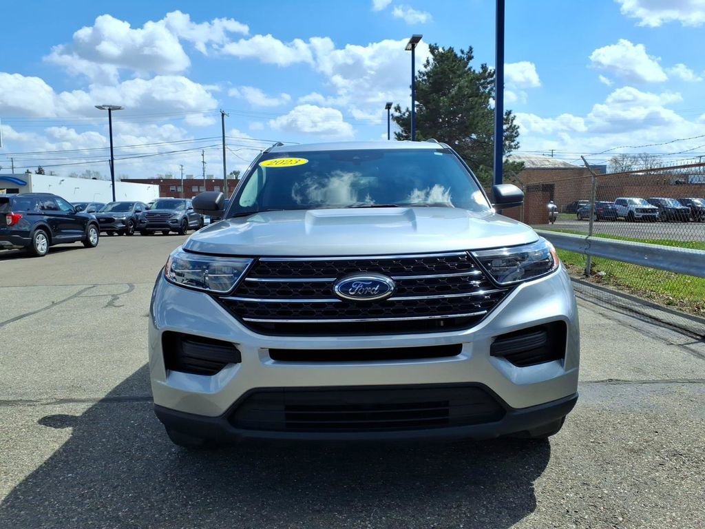 Certified 2023 Ford Explorer XLT image 2
