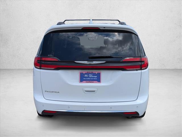 Used 2022 Chrysler Pacifica Touring-L FWD image 6