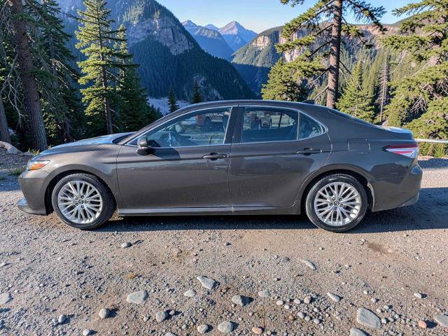 Used 2018 Toyota Camry XLE FWD image 3