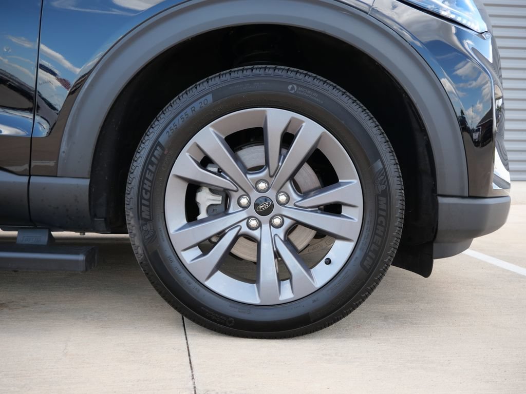 Certified 2025 Ford Explorer Active w/ Active Comfort Package AWD/4WD image 7