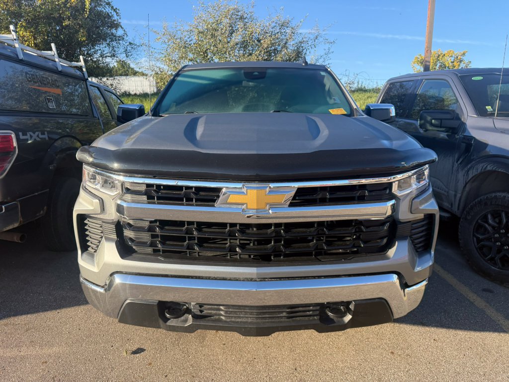 Used 2023 Chevrolet Silverado 1500 LT AWD/4WD image 2