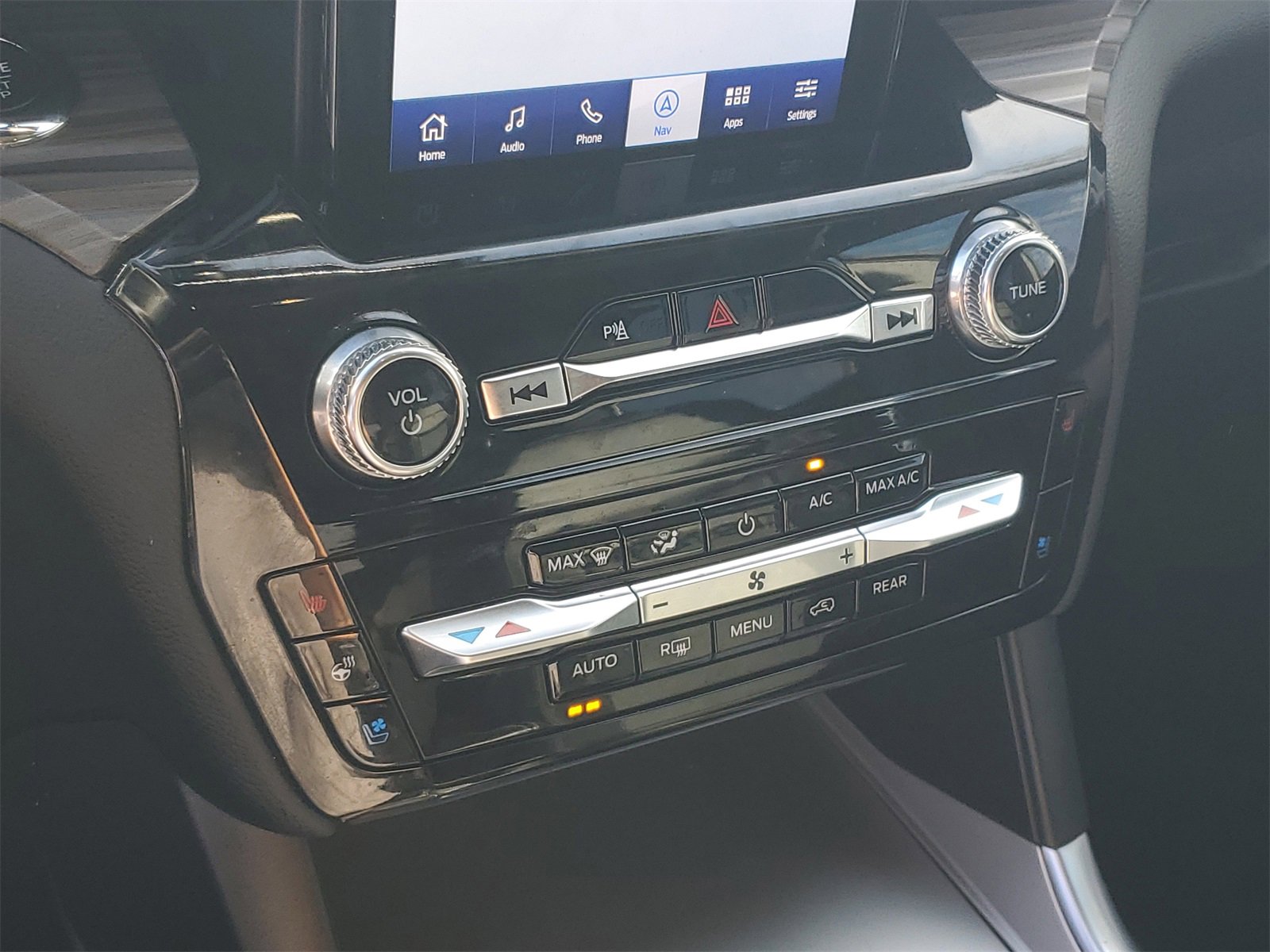 Certified 2024 Ford Explorer Limited w/ Limited Technology Package image 27