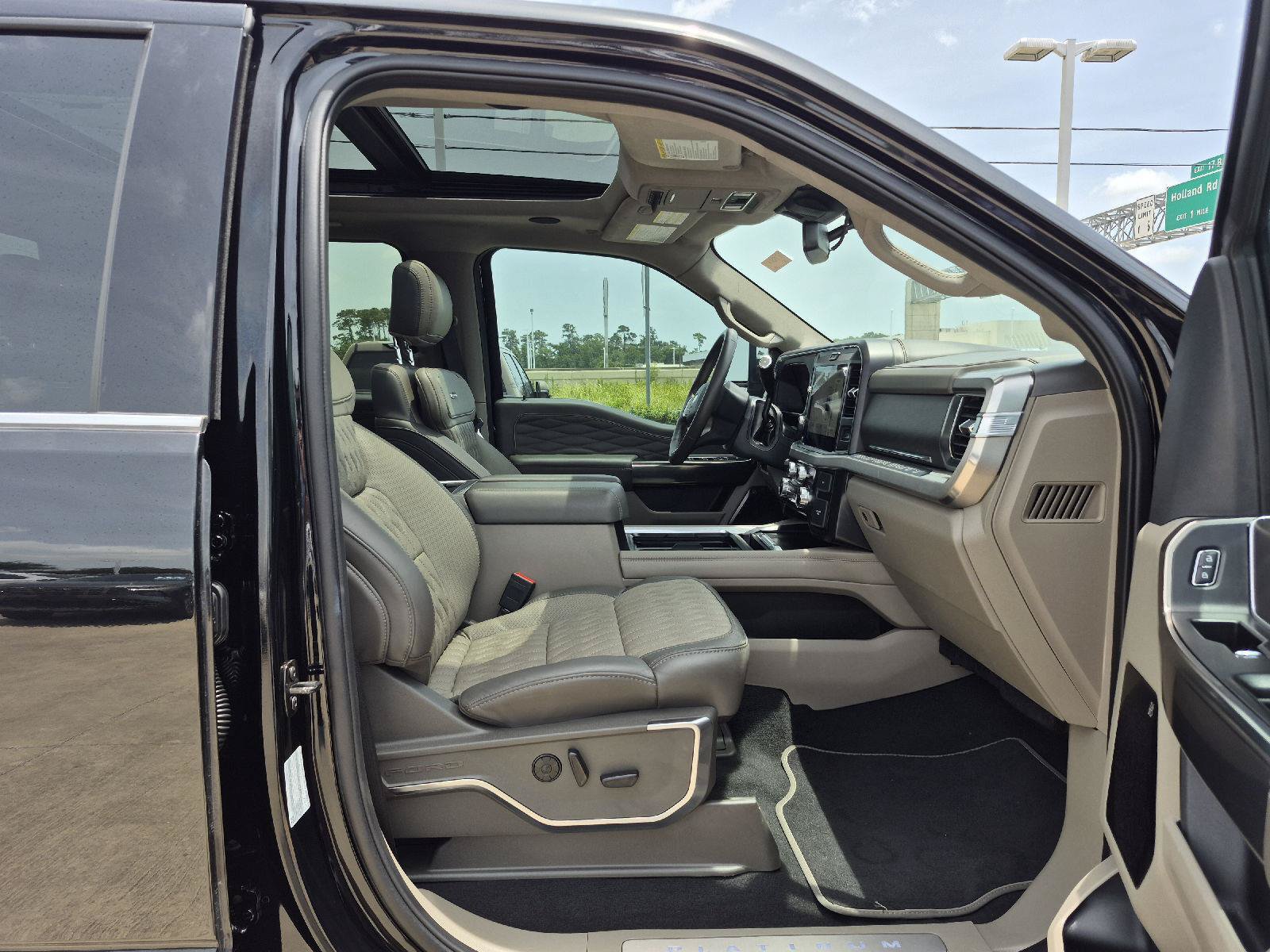 Certified 2025 Ford F250 Platinum w/ Platinum Plus Package AWD/4WD image 11