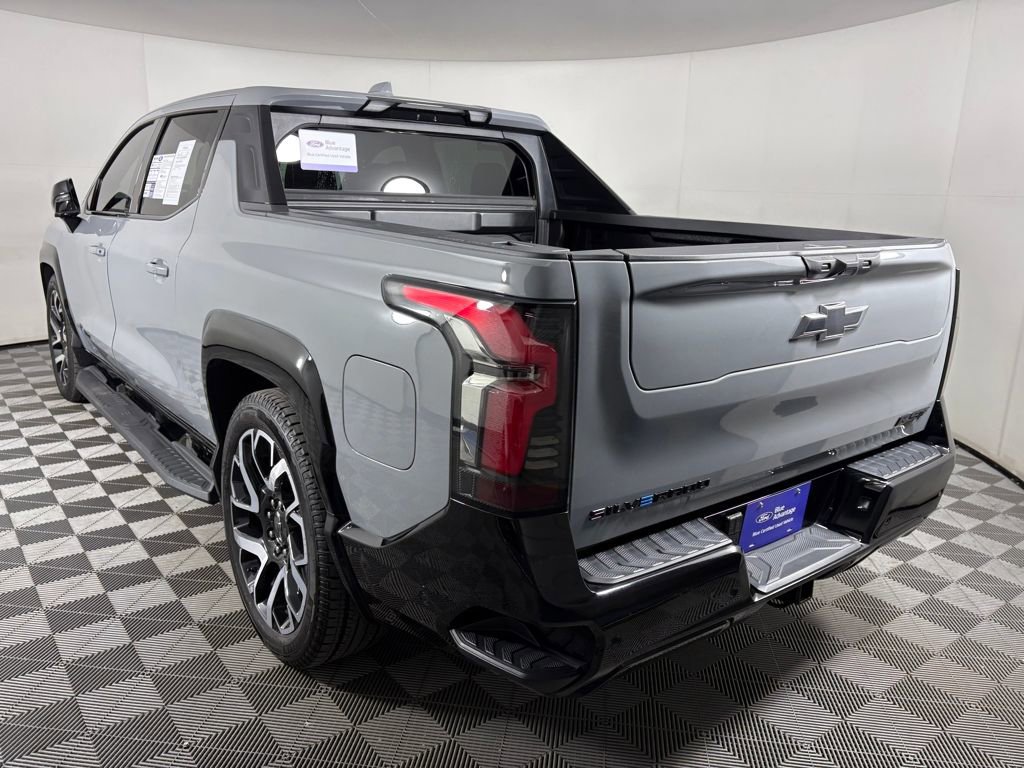 Used 2025 Chevrolet Silverado EV RST image 3