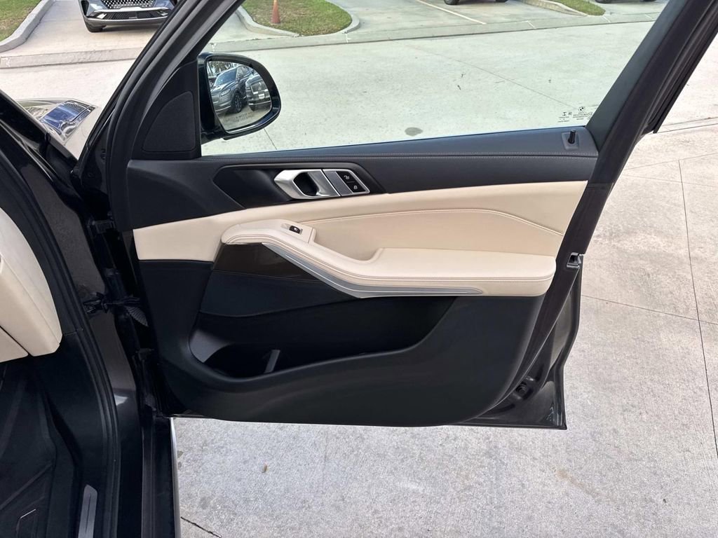 Used 2022 BMW X5 sDrive40i w/ Parking Assistance Package image 17