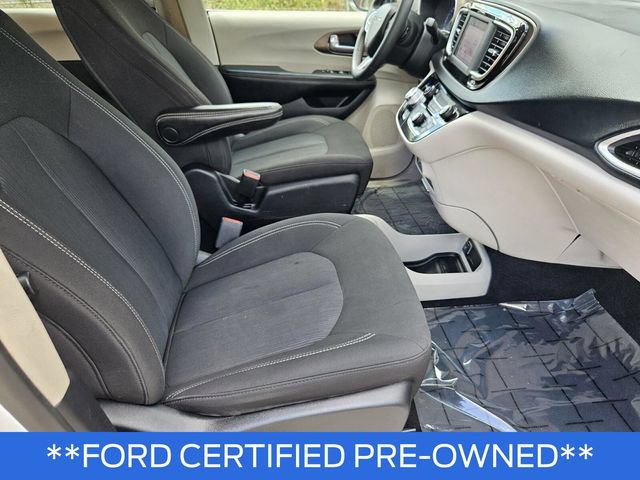 Used 2022 Chrysler Voyager LX FWD image 10