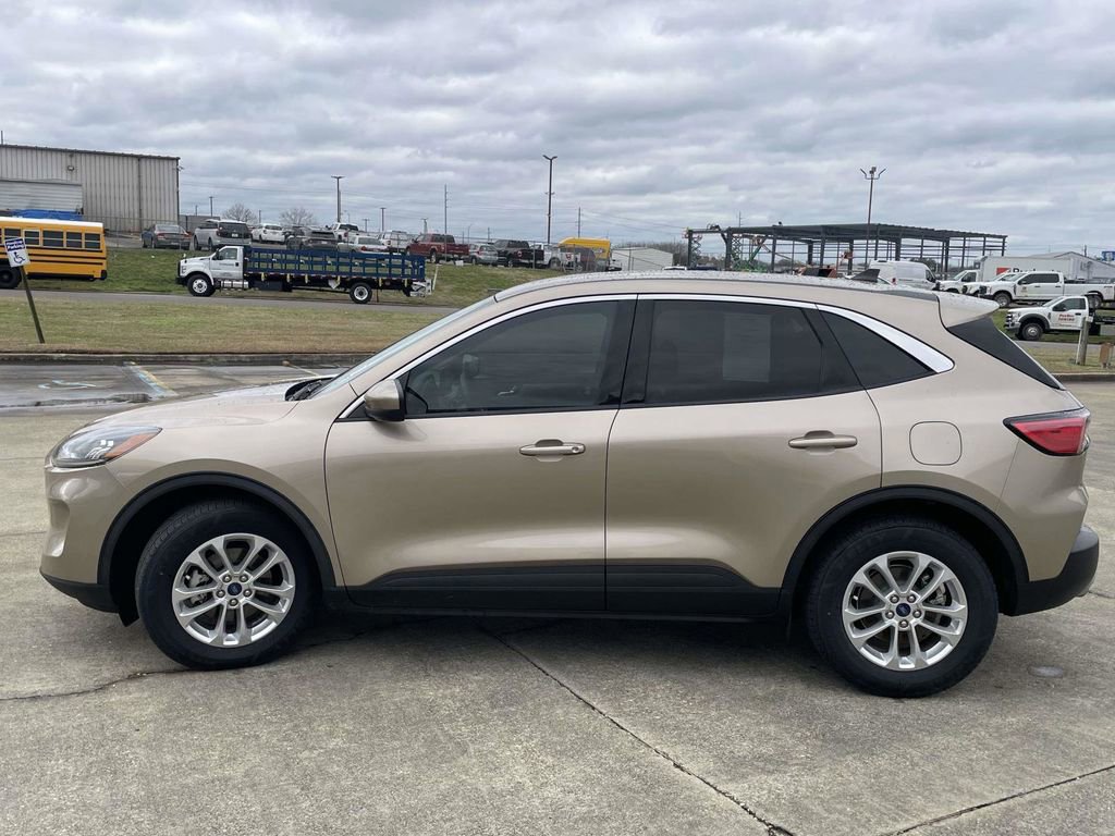 Certified 2020 Ford Escape SE image 2