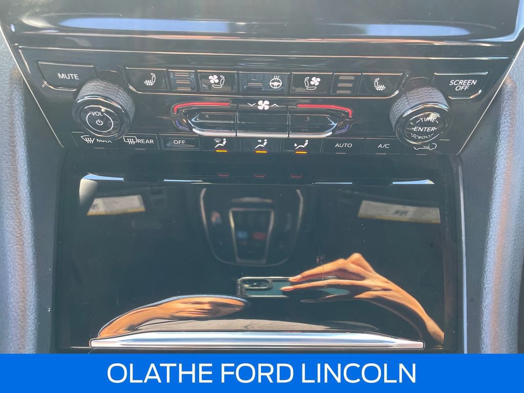 Used 2024 Jeep Grand Cherokee Limited w/ Luxury Tech Group II image 15