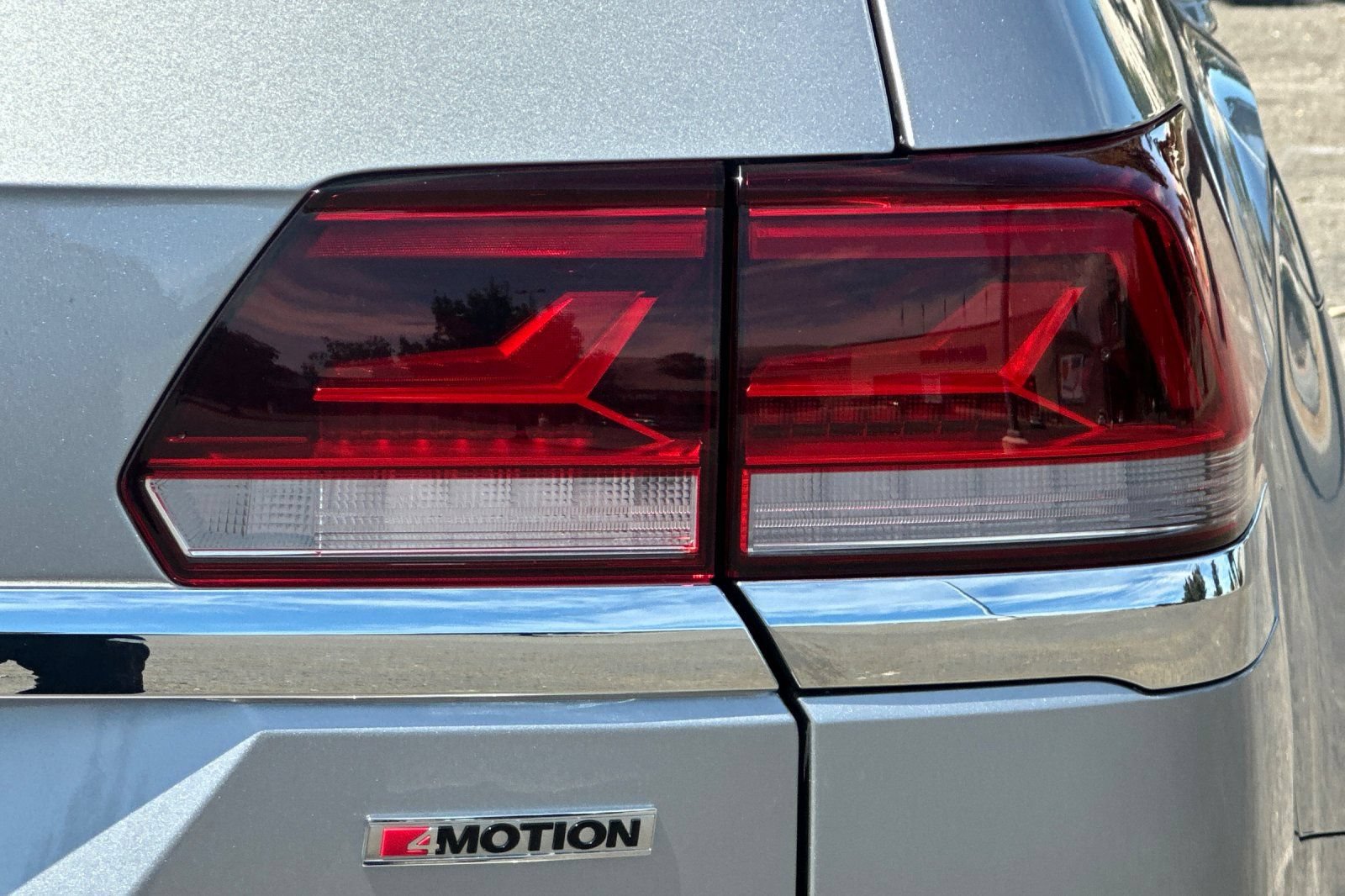Used 2022 Volkswagen Atlas SEL R-Line AWD/4WD image 52