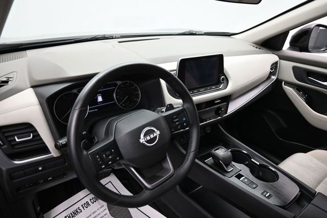 Used 2025 Nissan Rogue SV FWD image 24