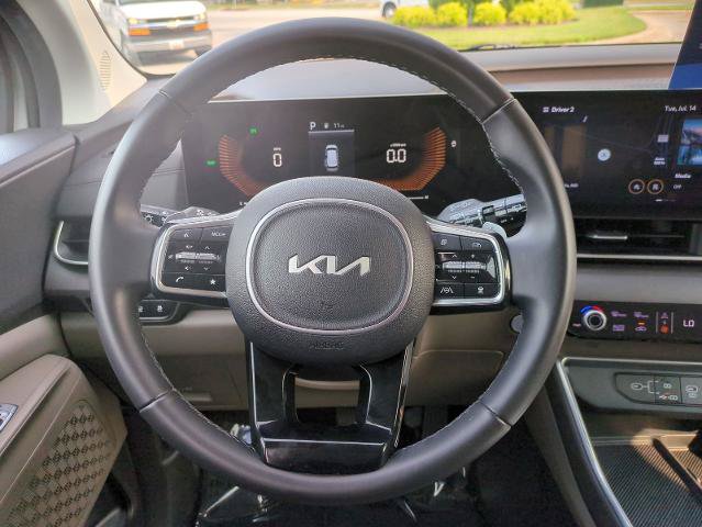 Used 2025 Kia Carnival EX FWD image 14