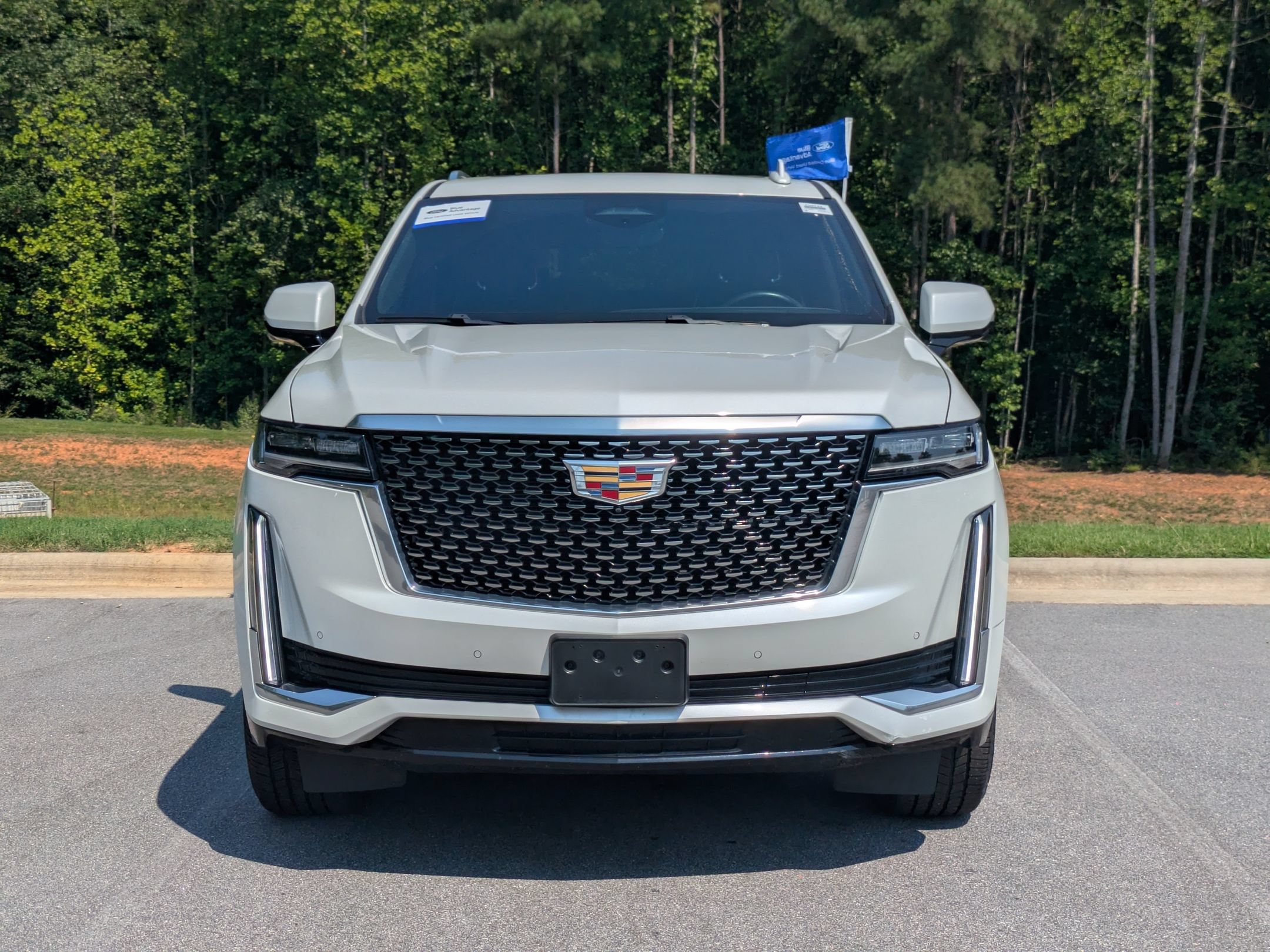 Used 2023 Cadillac Escalade Premium Luxury AWD/4WD image 7