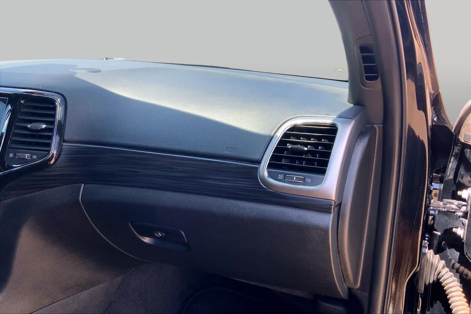 Used 2022 Jeep Grand Cherokee Laredo X RWD image 19