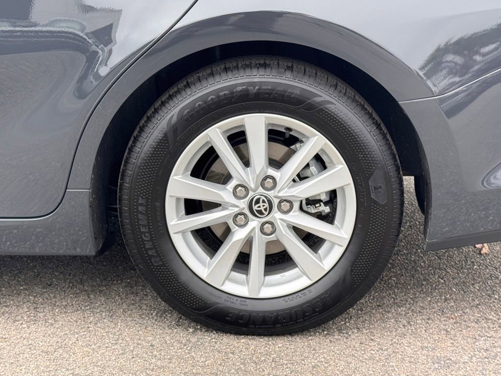 Used 2025 Toyota Camry LE FWD image 14