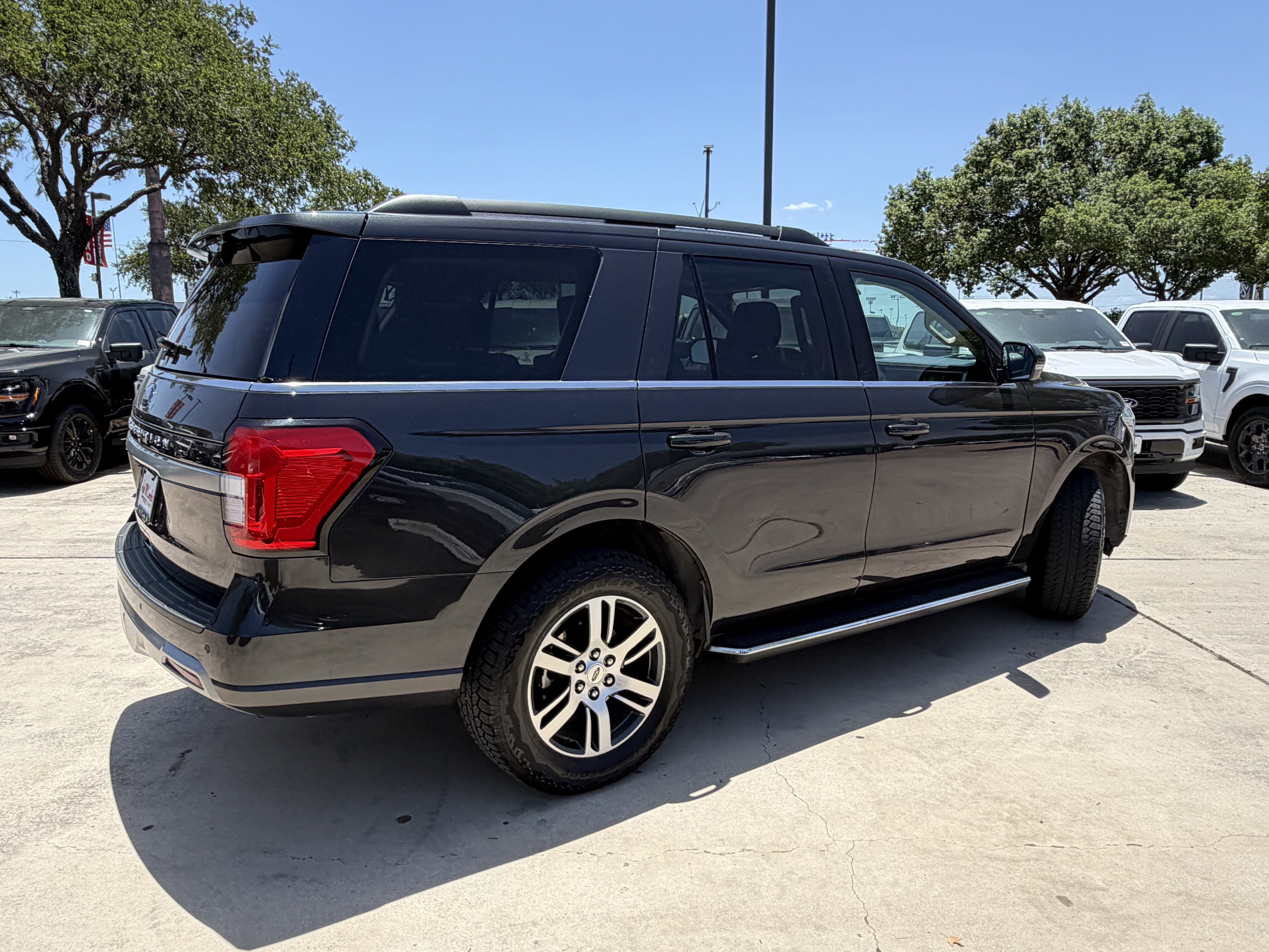 Certified 2023 Ford Expedition XLT RWD image 5