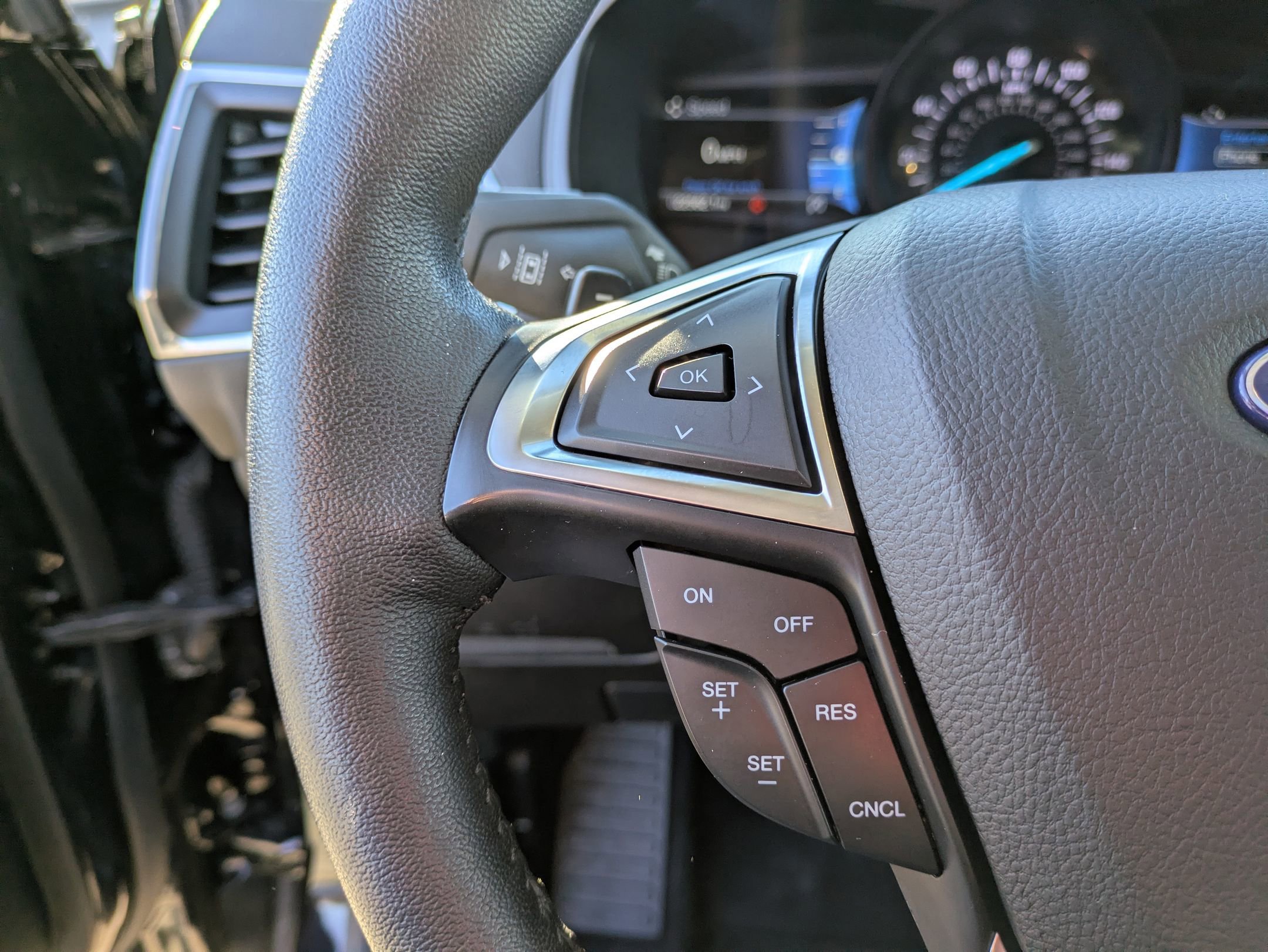 Certified 2022 Ford Edge Titanium w/ Class II Trailer Tow Package image 18