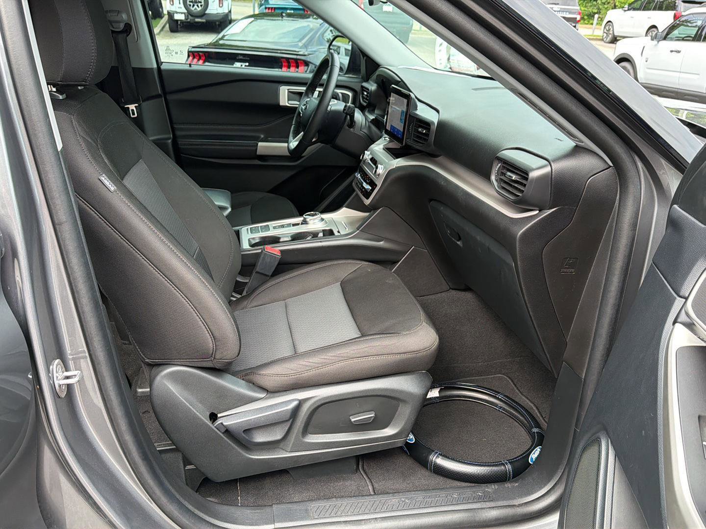 Certified 2023 Ford Explorer XLT RWD image 14