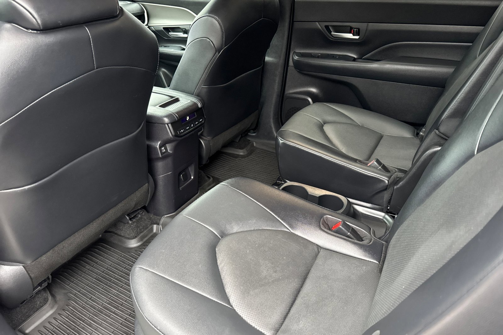 Used 2024 Toyota Grand Highlander AWD image 13