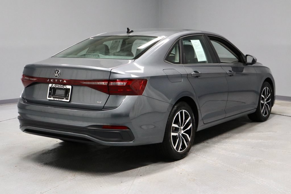 Used 2025 Volkswagen Jetta SE FWD image 11