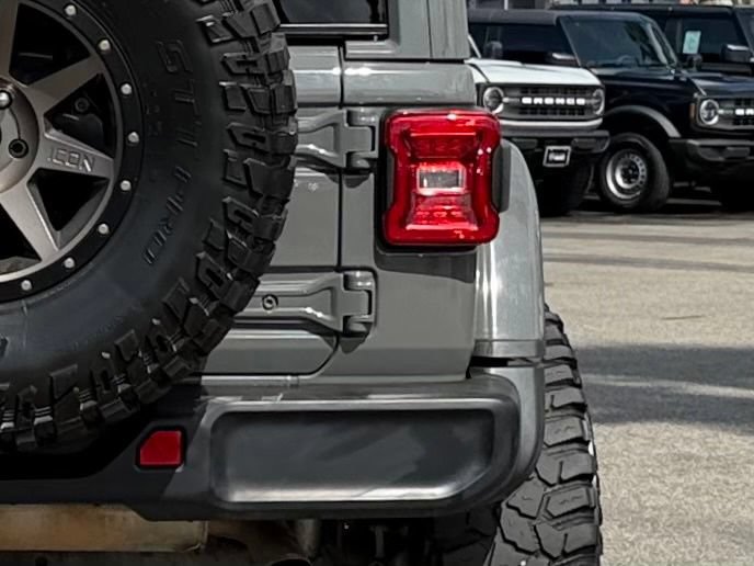 Used 2021 Jeep Wrangler Unlimited Rubicon w/ LED Lighting Group AWD/4WD image 11