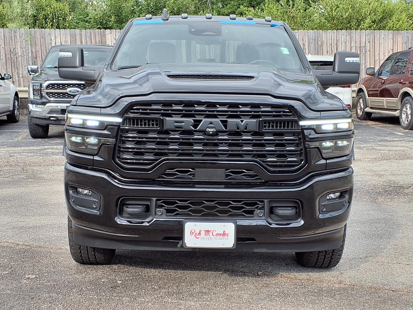 Used 2025 RAM 3500 Limited AWD/4WD image 2