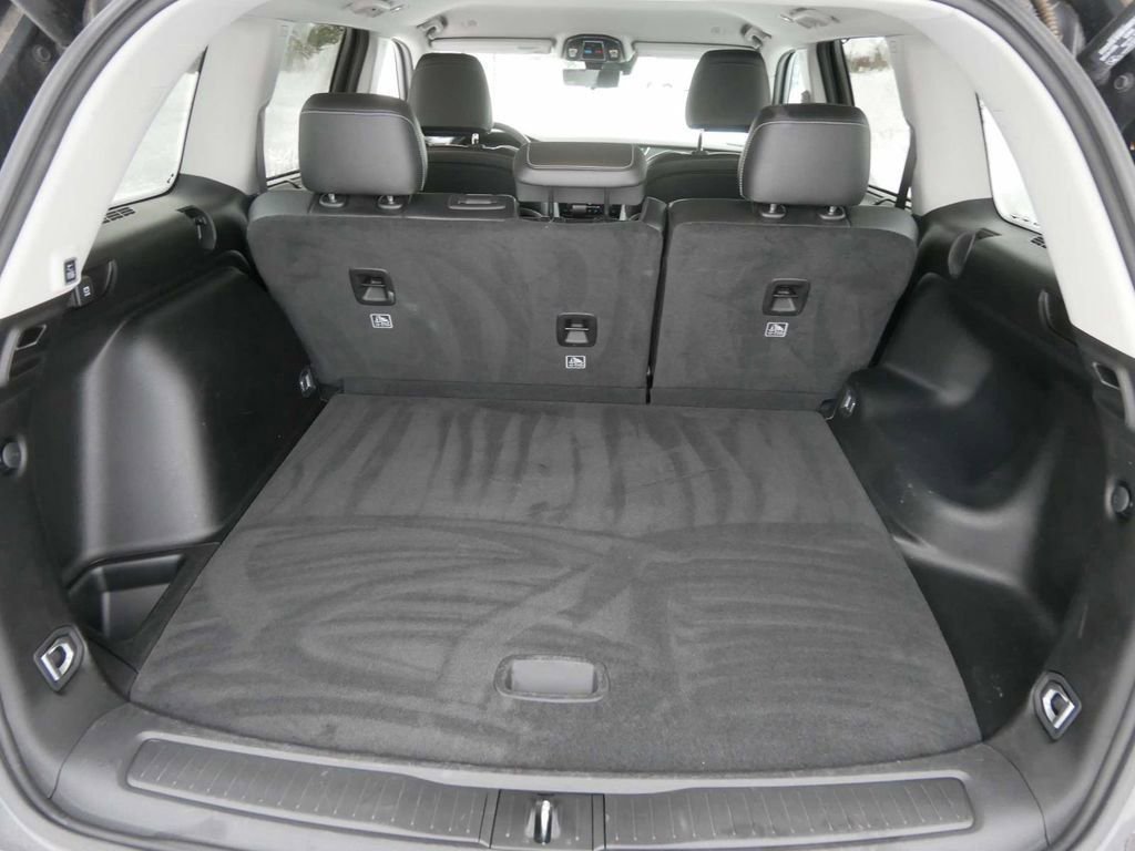 Used 2024 Jeep Grand Cherokee Limited w/ Luxury Tech Group II image 9